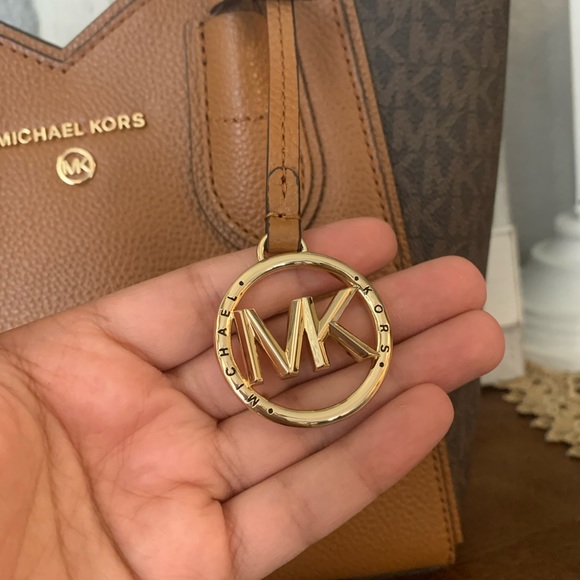 New MK ♥️ crossbody/ satchel - Picture 5 of 9